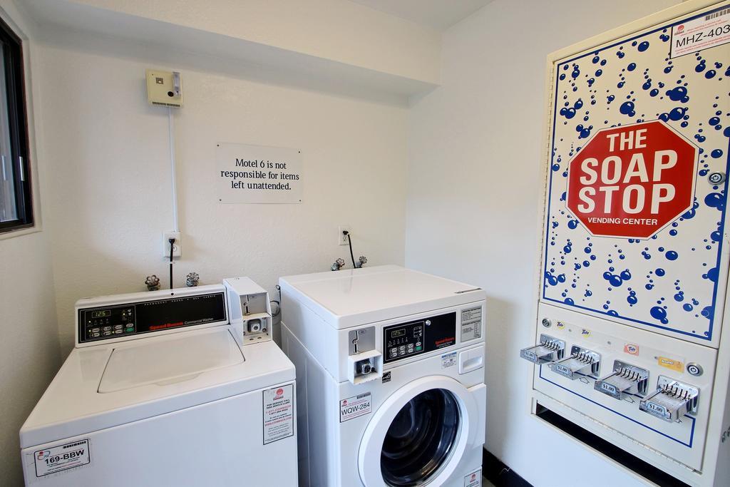 Motel 6 Milwaukee West - Brookfield Eksteriør bilde