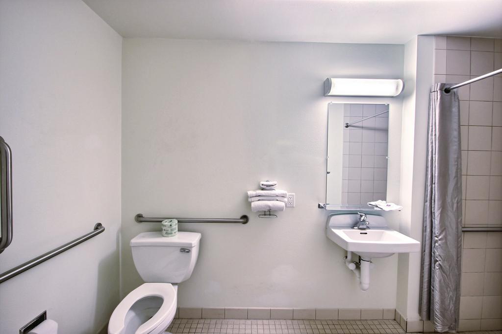 Motel 6 Milwaukee West - Brookfield Eksteriør bilde