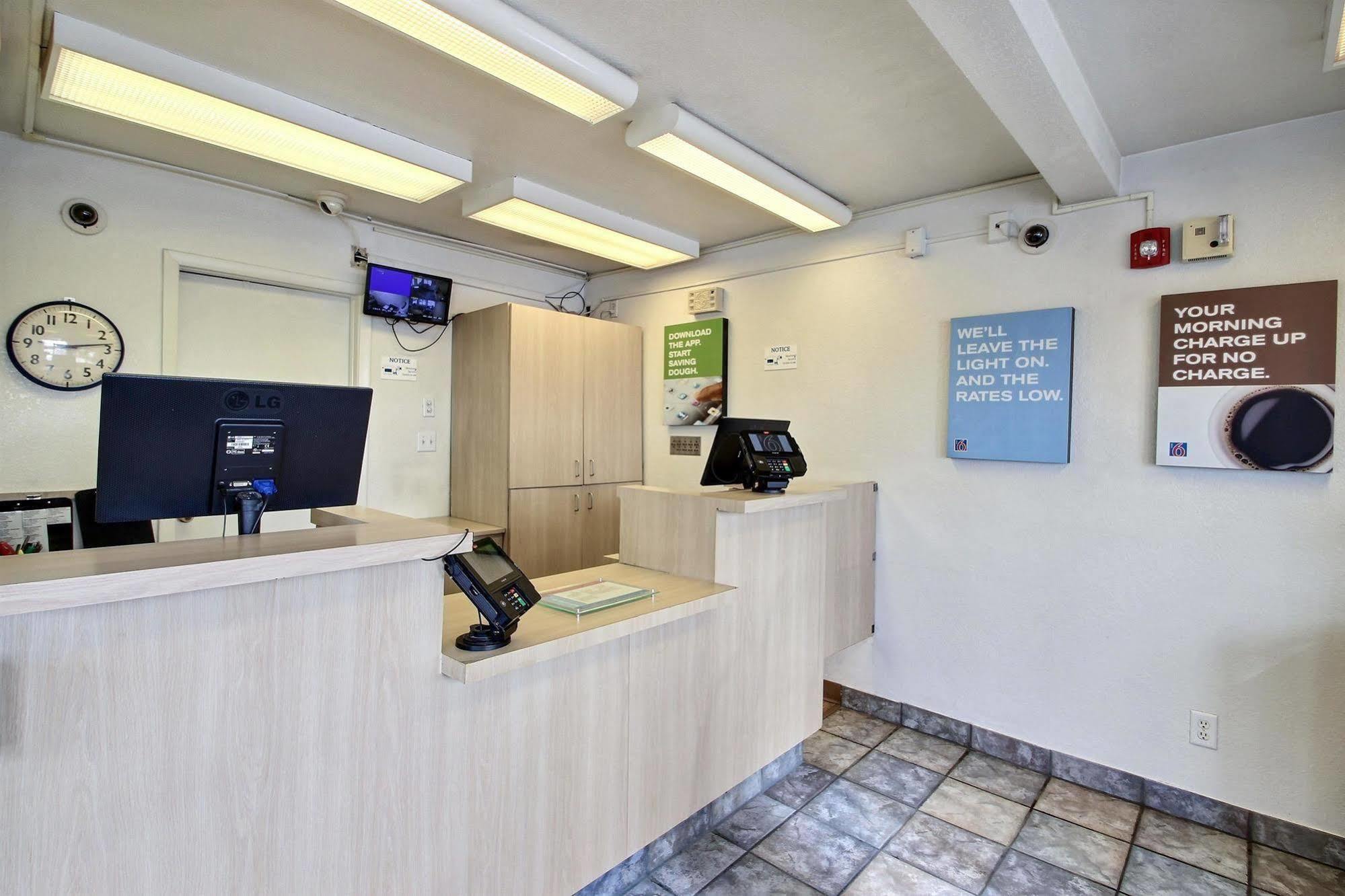 Motel 6 Milwaukee West - Brookfield Eksteriør bilde