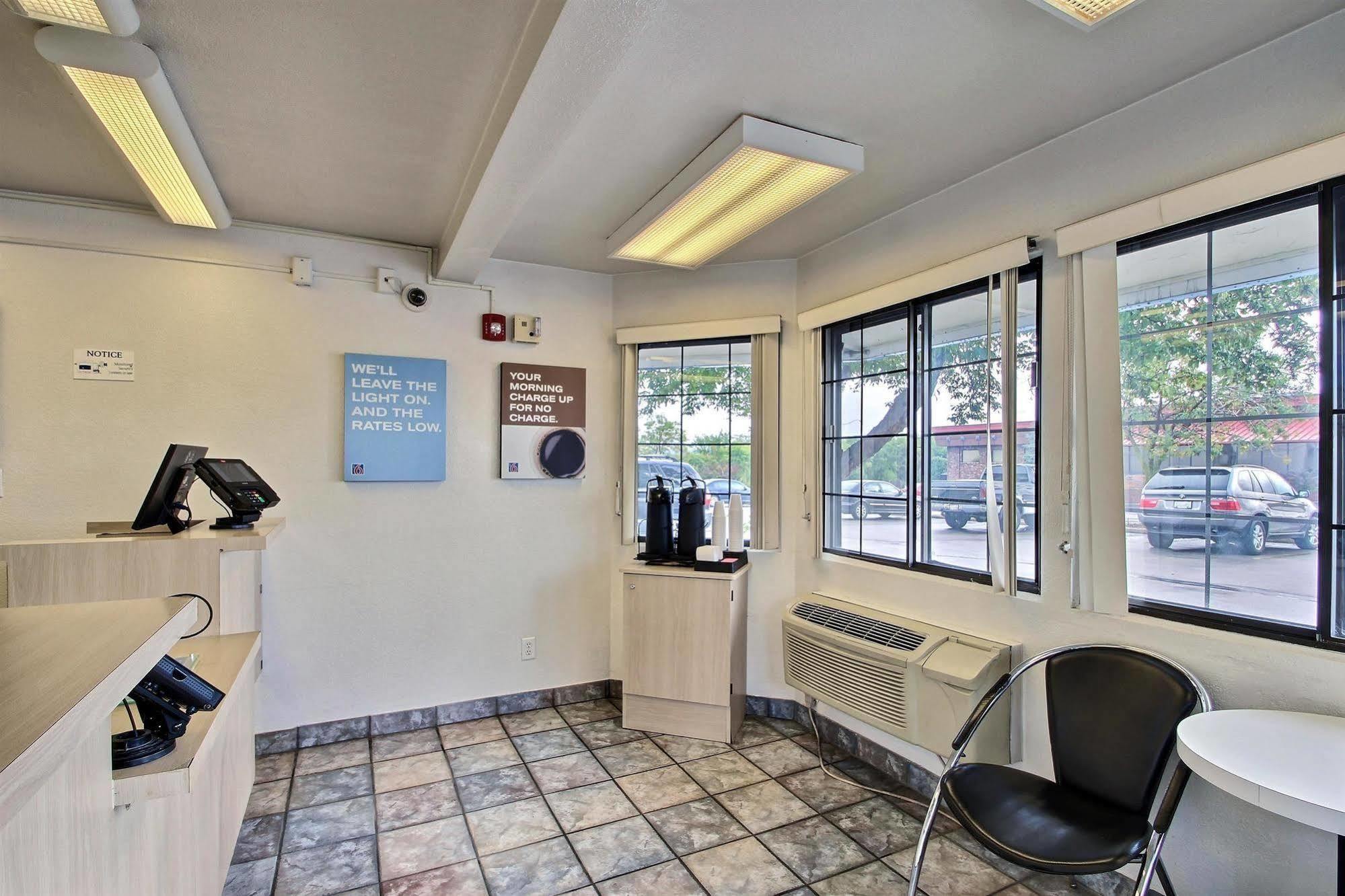 Motel 6 Milwaukee West - Brookfield Eksteriør bilde