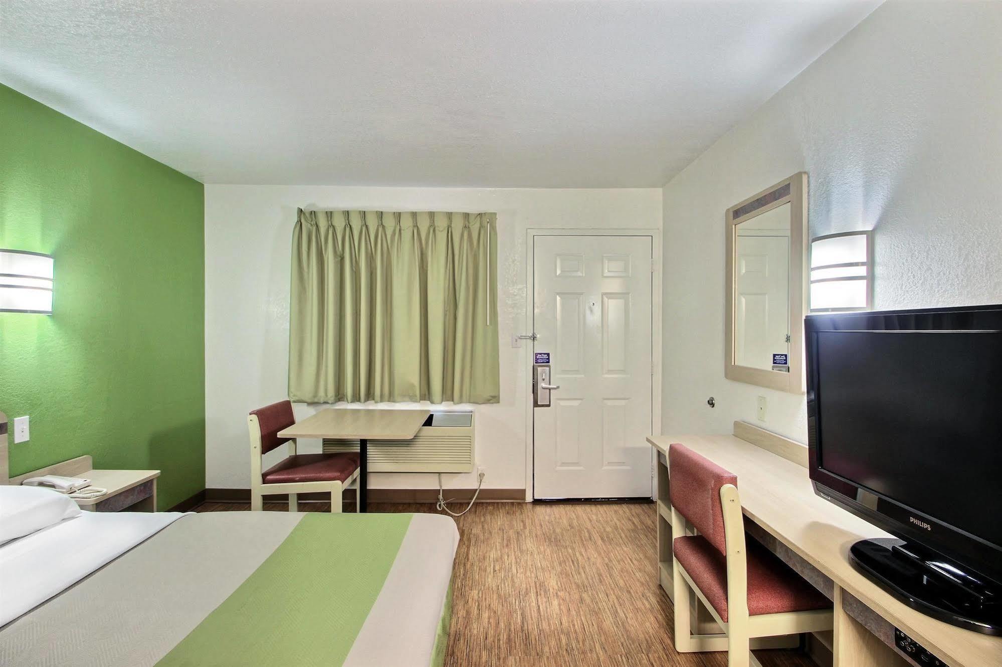 Motel 6 Milwaukee West - Brookfield Eksteriør bilde