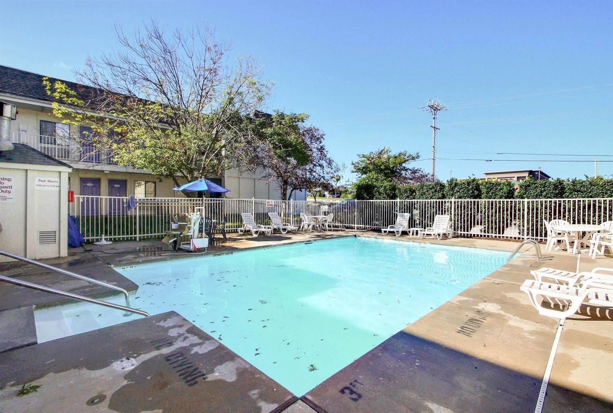 Motel 6 Milwaukee West - Brookfield Eksteriør bilde