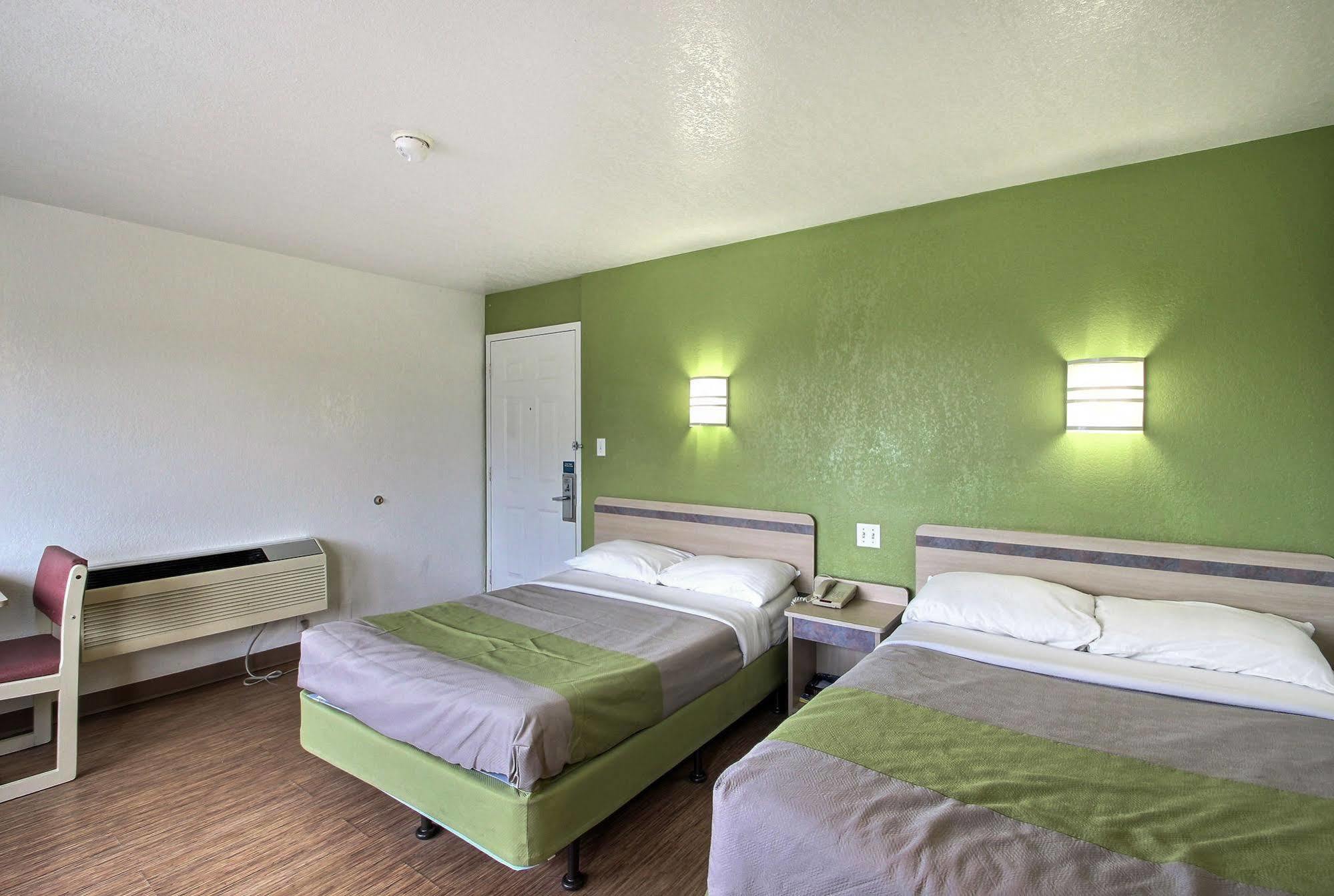 Motel 6 Milwaukee West - Brookfield Eksteriør bilde