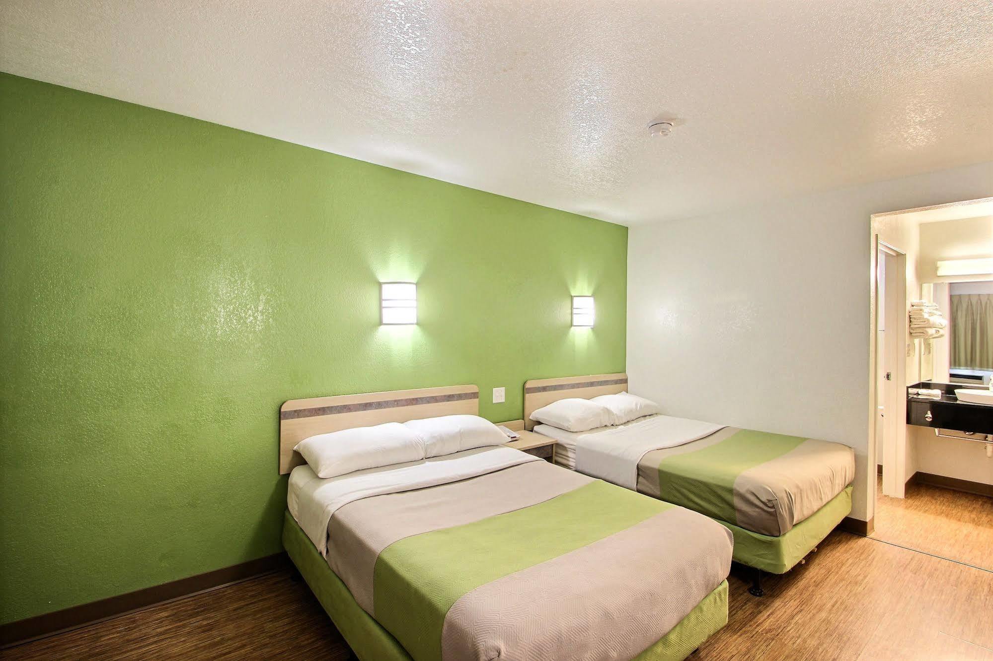 Motel 6 Milwaukee West - Brookfield Eksteriør bilde