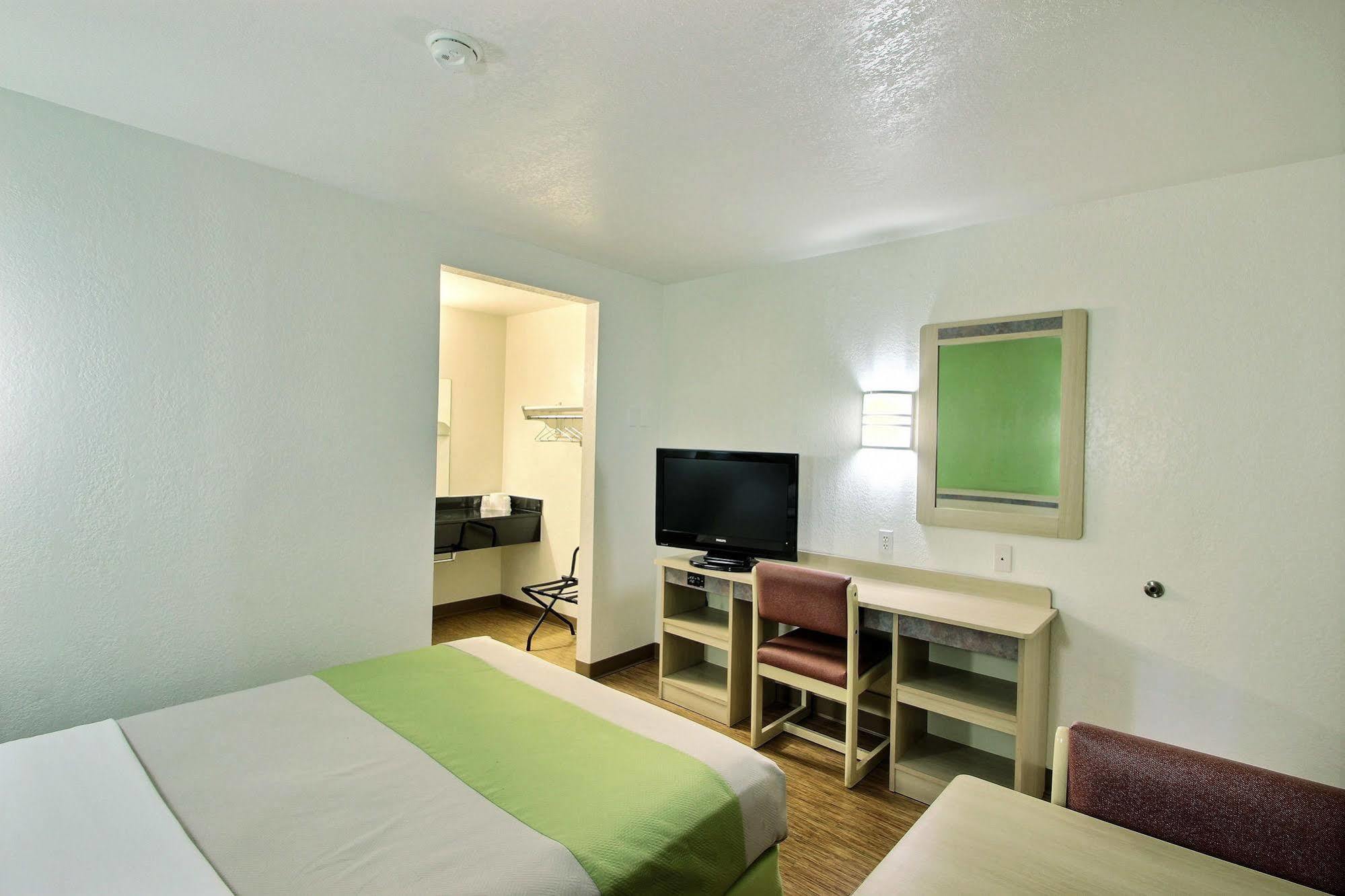 Motel 6 Milwaukee West - Brookfield Eksteriør bilde