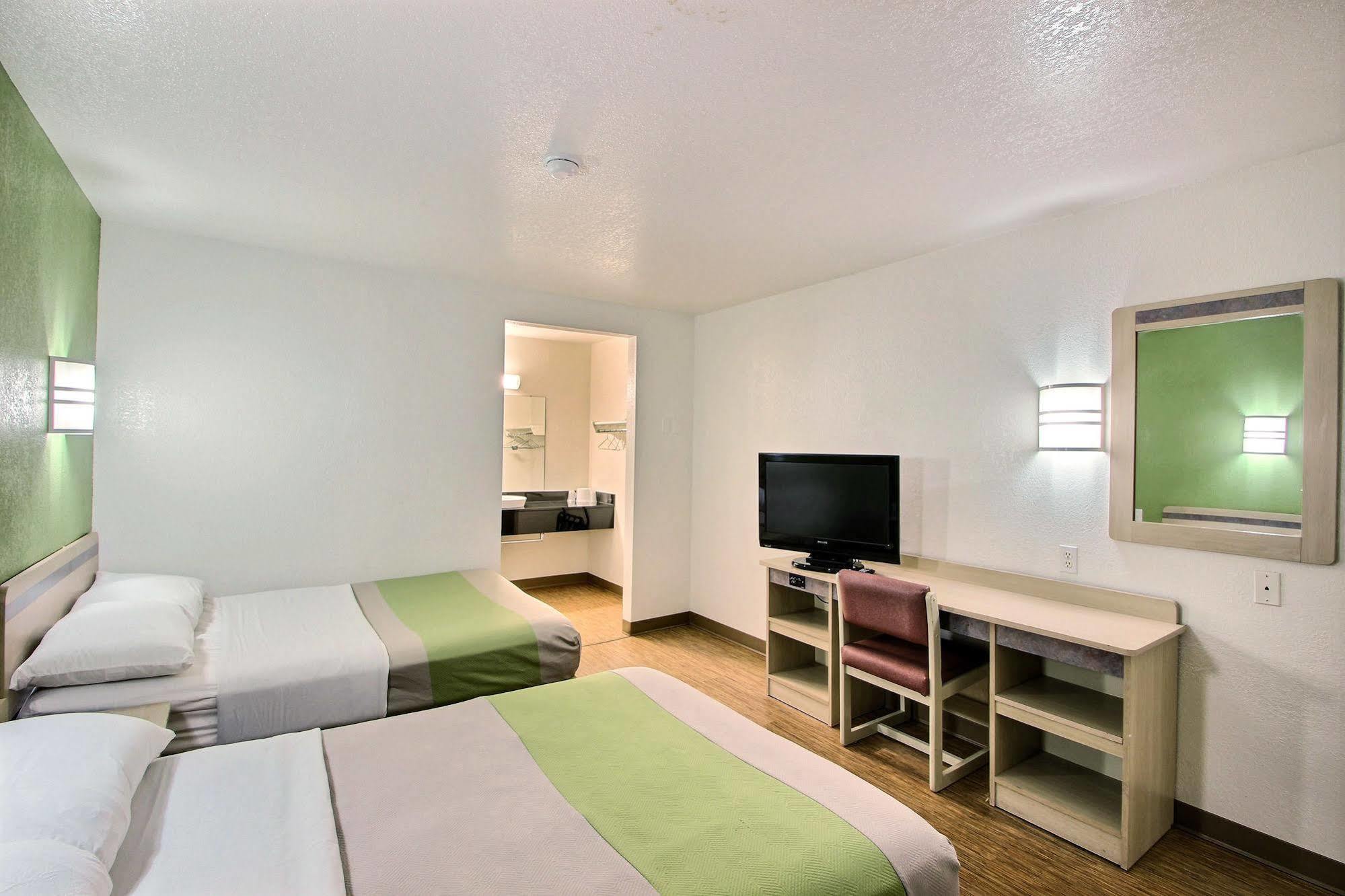 Motel 6 Milwaukee West - Brookfield Eksteriør bilde