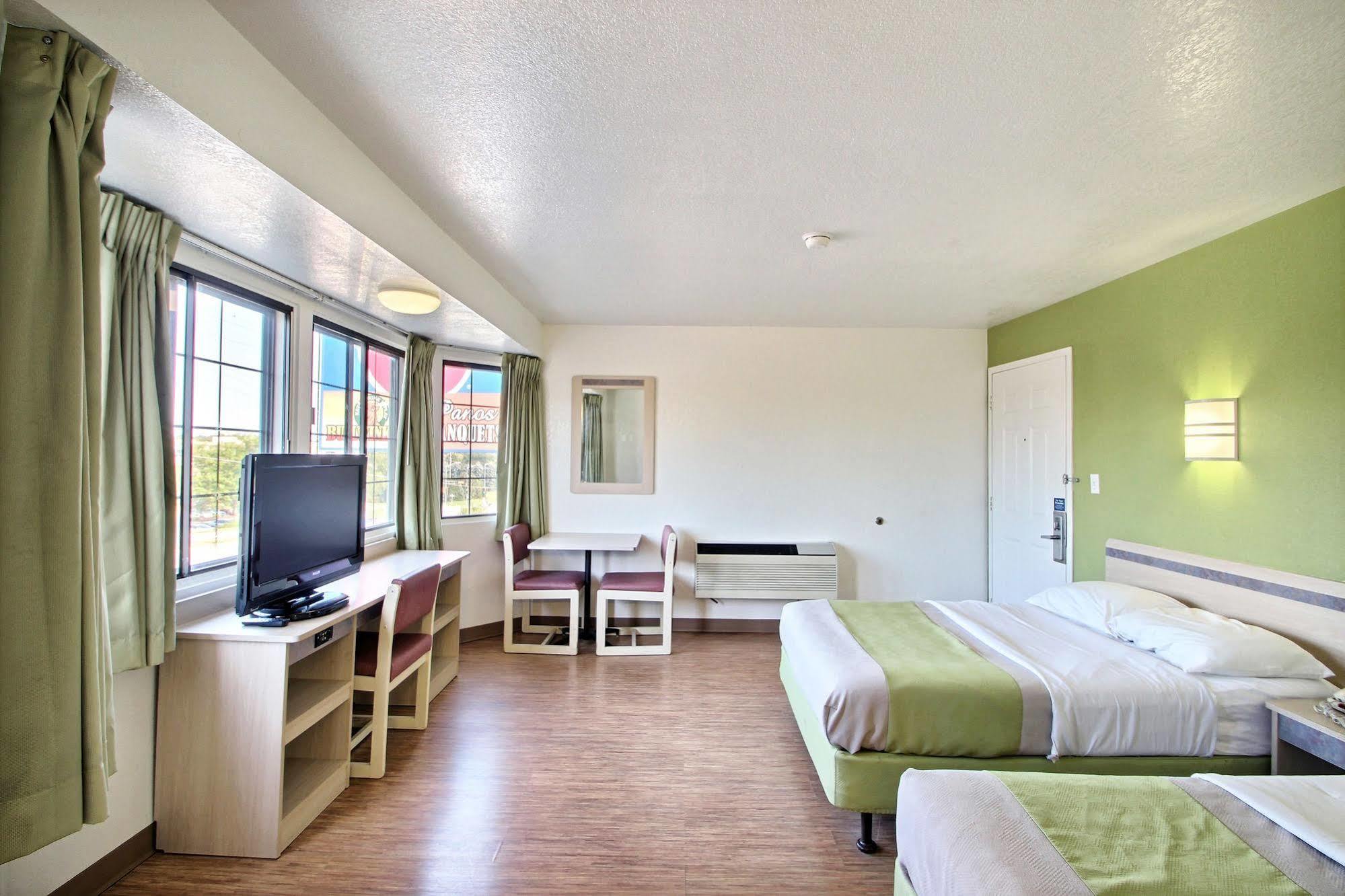 Motel 6 Milwaukee West - Brookfield Eksteriør bilde