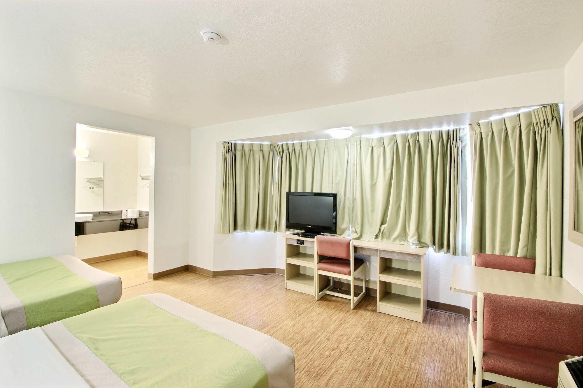 Motel 6 Milwaukee West - Brookfield Eksteriør bilde