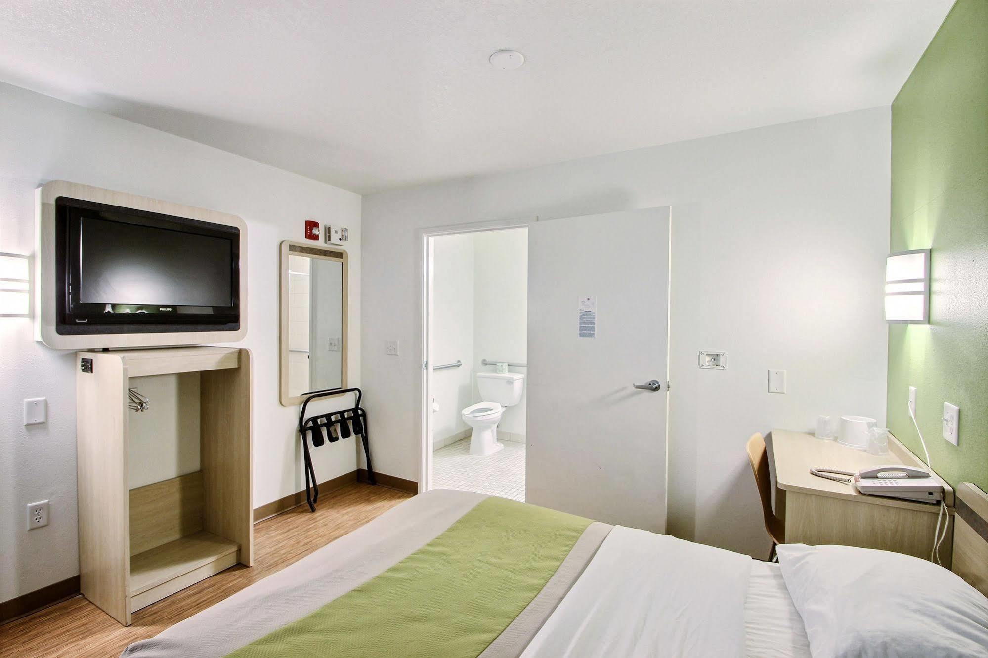 Motel 6 Milwaukee West - Brookfield Eksteriør bilde