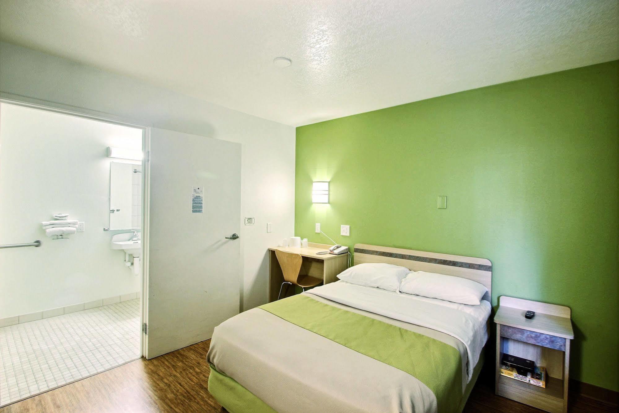 Motel 6 Milwaukee West - Brookfield Eksteriør bilde