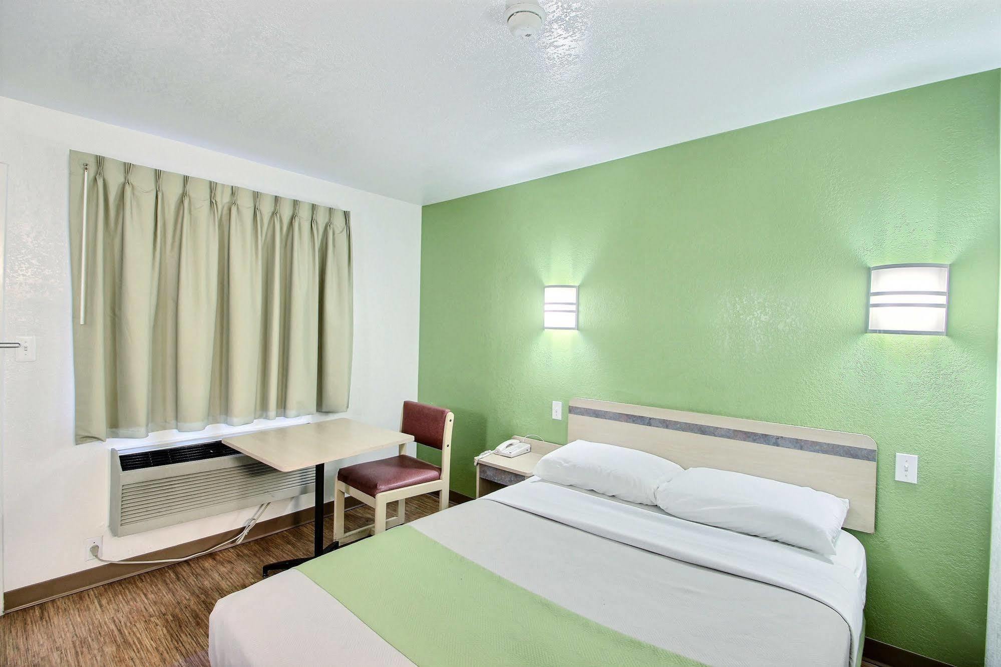 Motel 6 Milwaukee West - Brookfield Eksteriør bilde