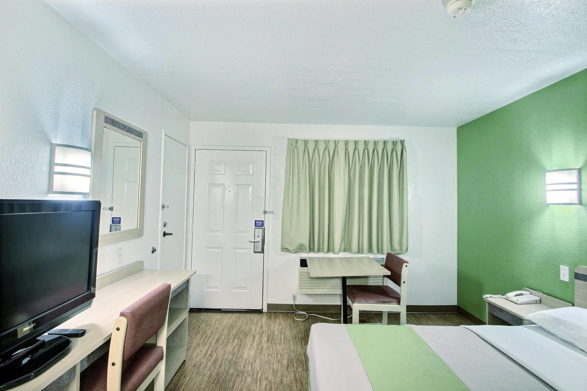 Motel 6 Milwaukee West - Brookfield Eksteriør bilde