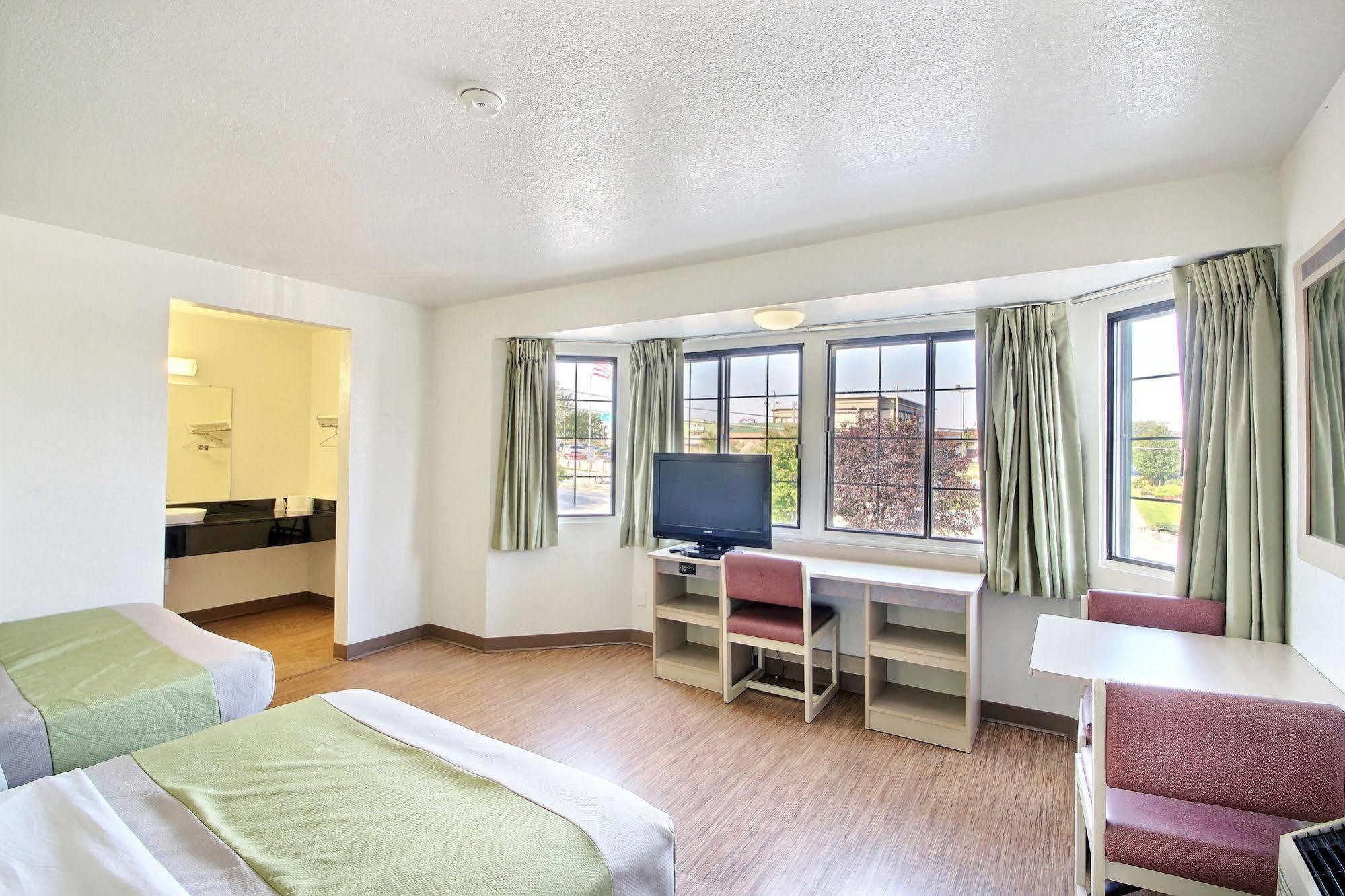 Motel 6 Milwaukee West - Brookfield Eksteriør bilde
