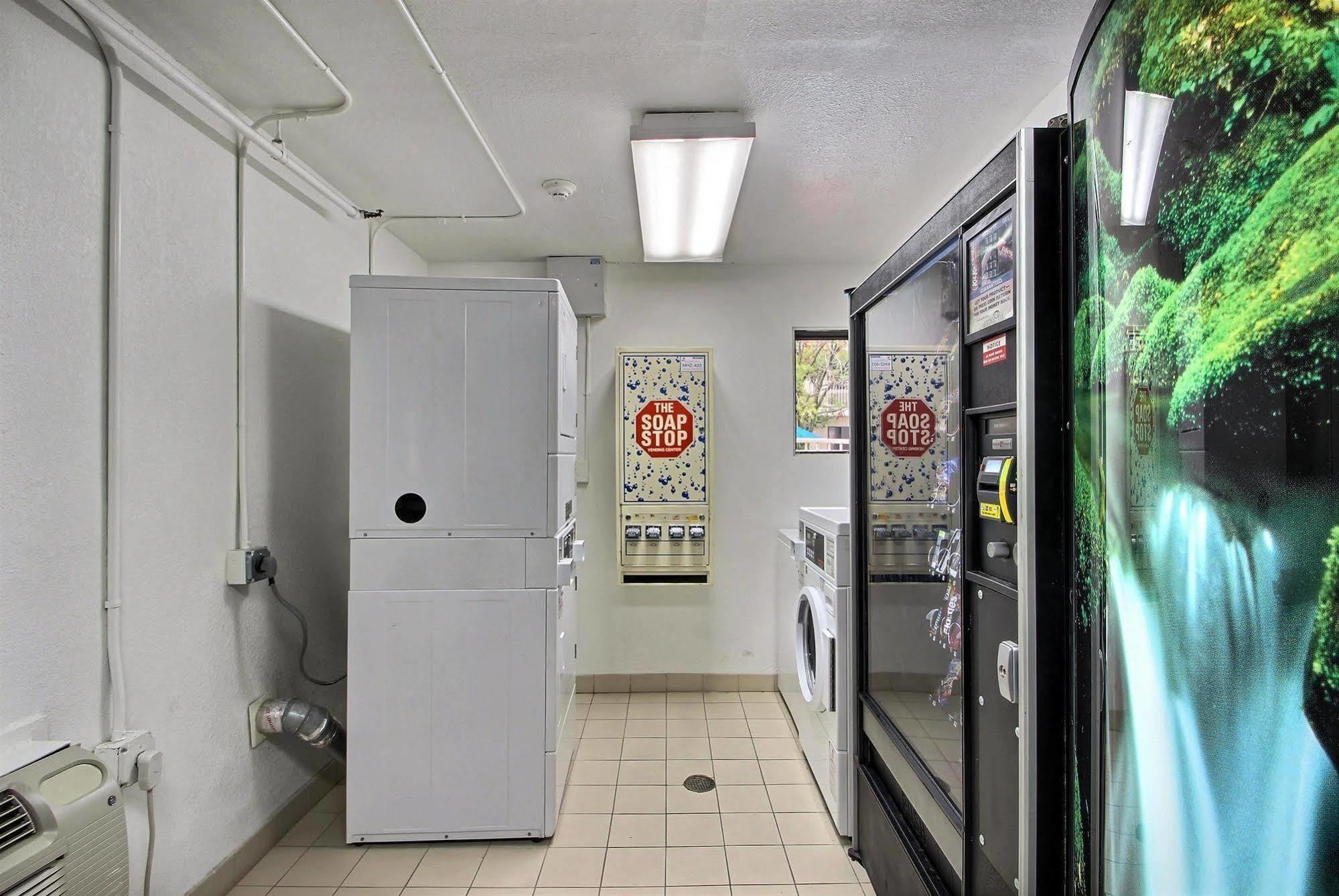Motel 6 Milwaukee West - Brookfield Eksteriør bilde
