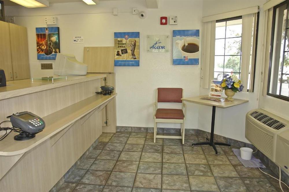 Motel 6 Milwaukee West - Brookfield Interiør bilde